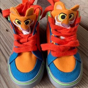 🆕 Disney’s Baby Boy High Tops SZ 6C